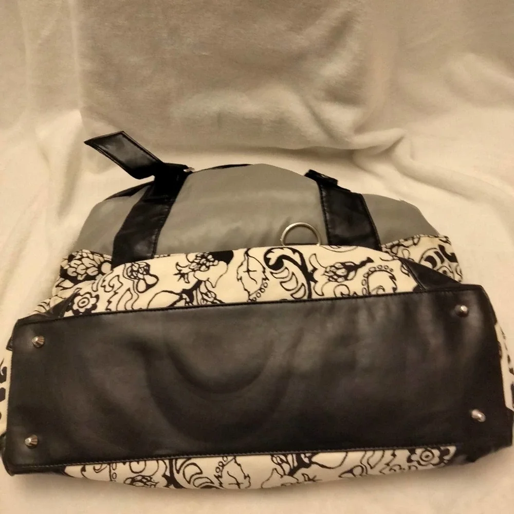 Amykathryn large black white diaper bag . 17 x 15 